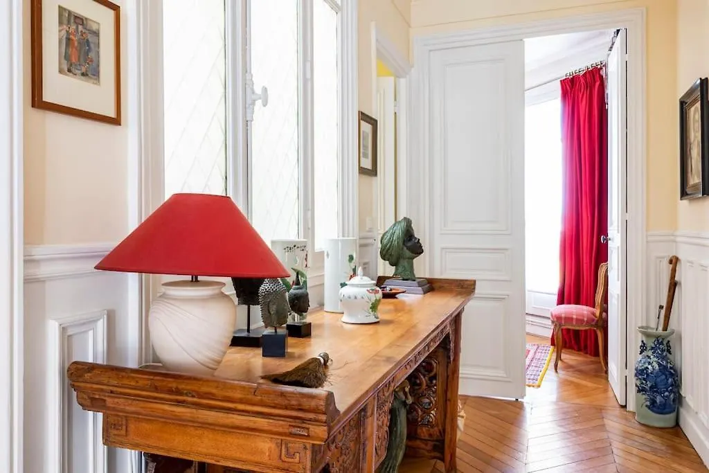 Your Home From Home Near Eiffel Tower-Invalides 파리 아파트